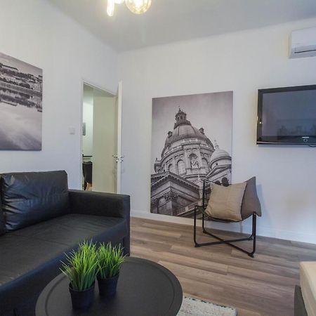 Standard Apartment By Hi5 - Madach Budapest Luaran gambar