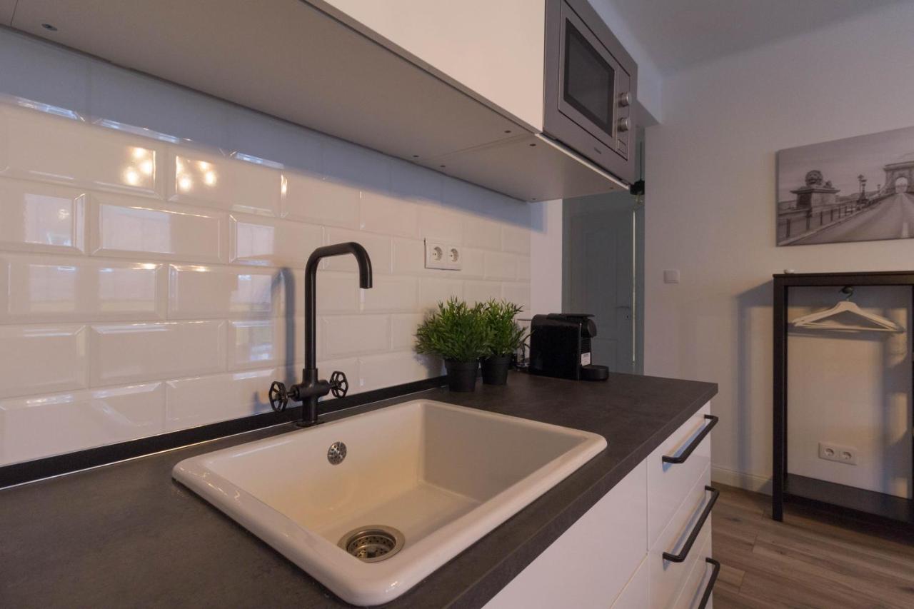 Standard Apartment By Hi5 - Madach Budapest Luaran gambar