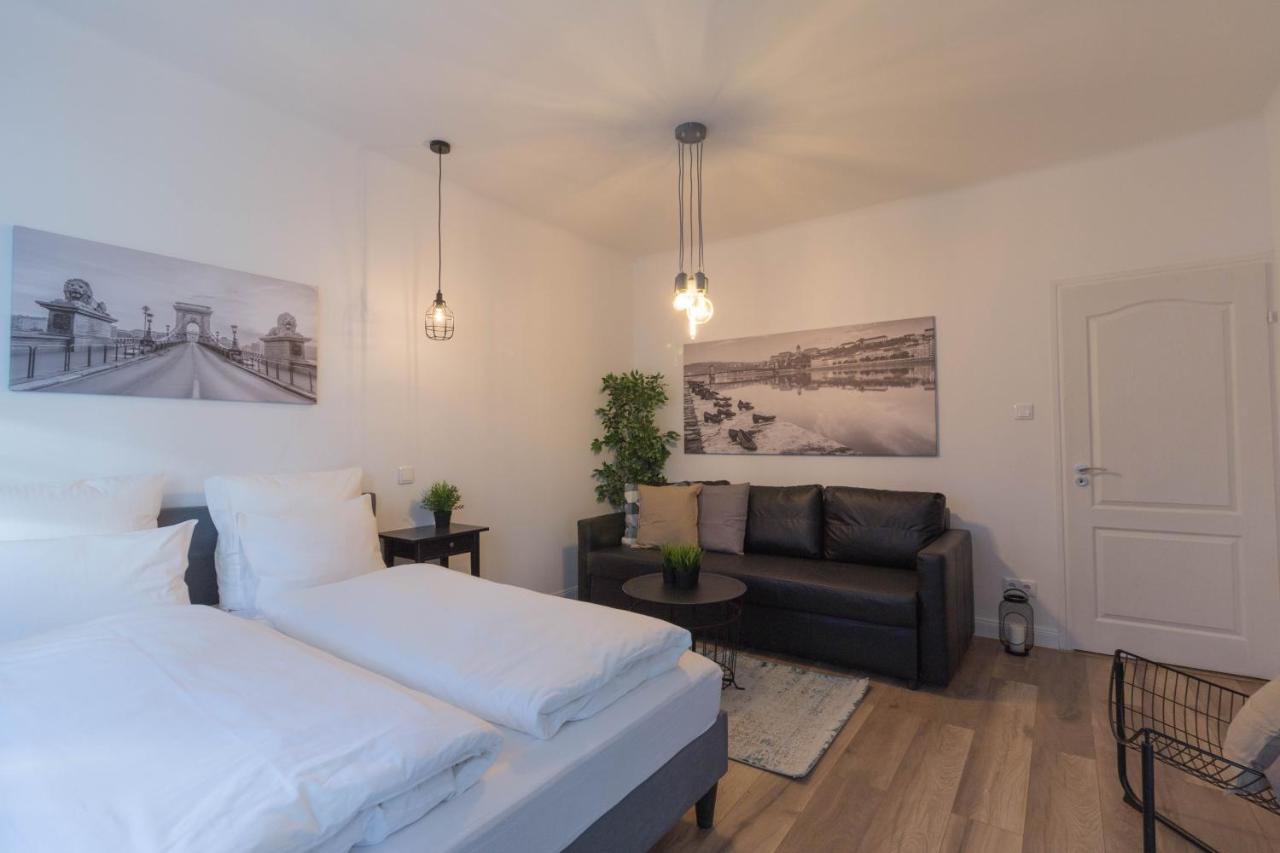 Standard Apartment By Hi5 - Madach Budapest Luaran gambar