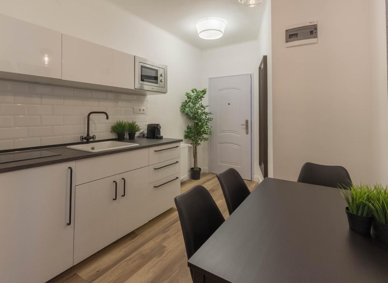 Standard Apartment By Hi5 - Madach Budapest Luaran gambar