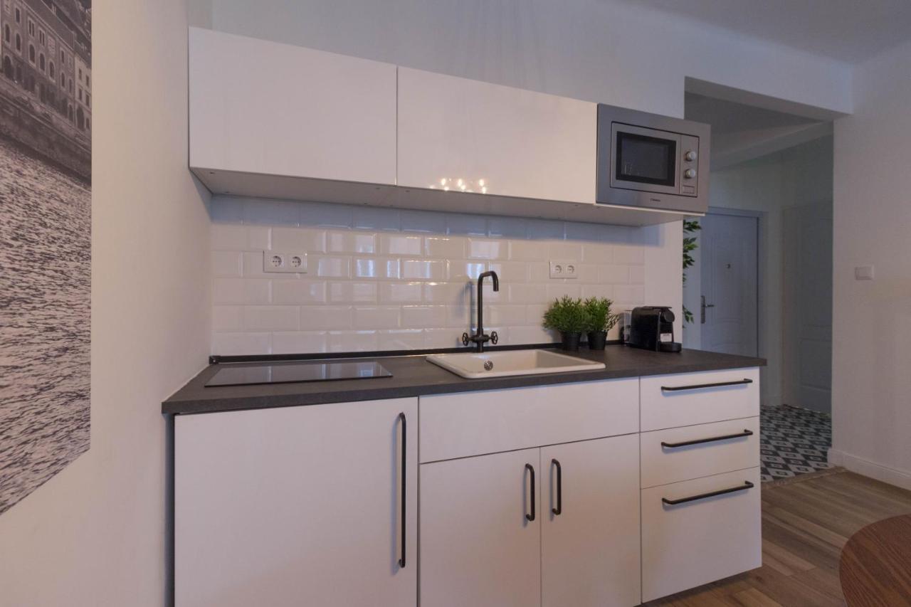 Standard Apartment By Hi5 - Madach Budapest Luaran gambar