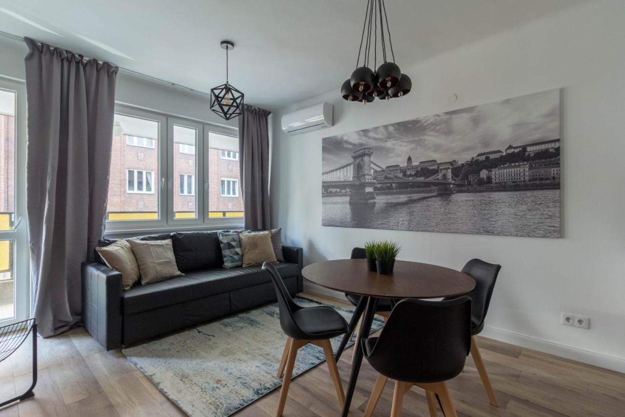 Standard Apartment By Hi5 - Madach Budapest Luaran gambar