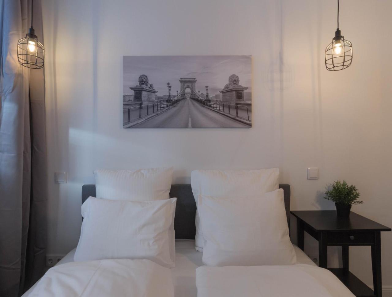 Standard Apartment By Hi5 - Madach Budapest Luaran gambar