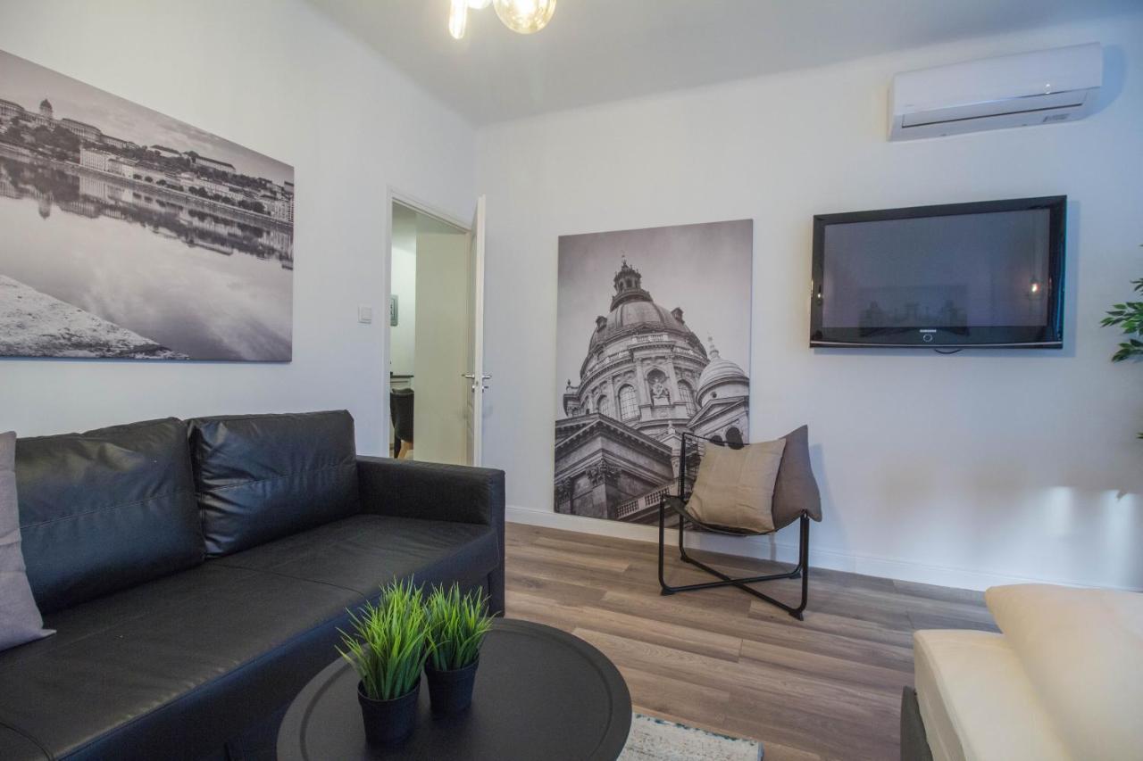 Standard Apartment By Hi5 - Madach Budapest Luaran gambar