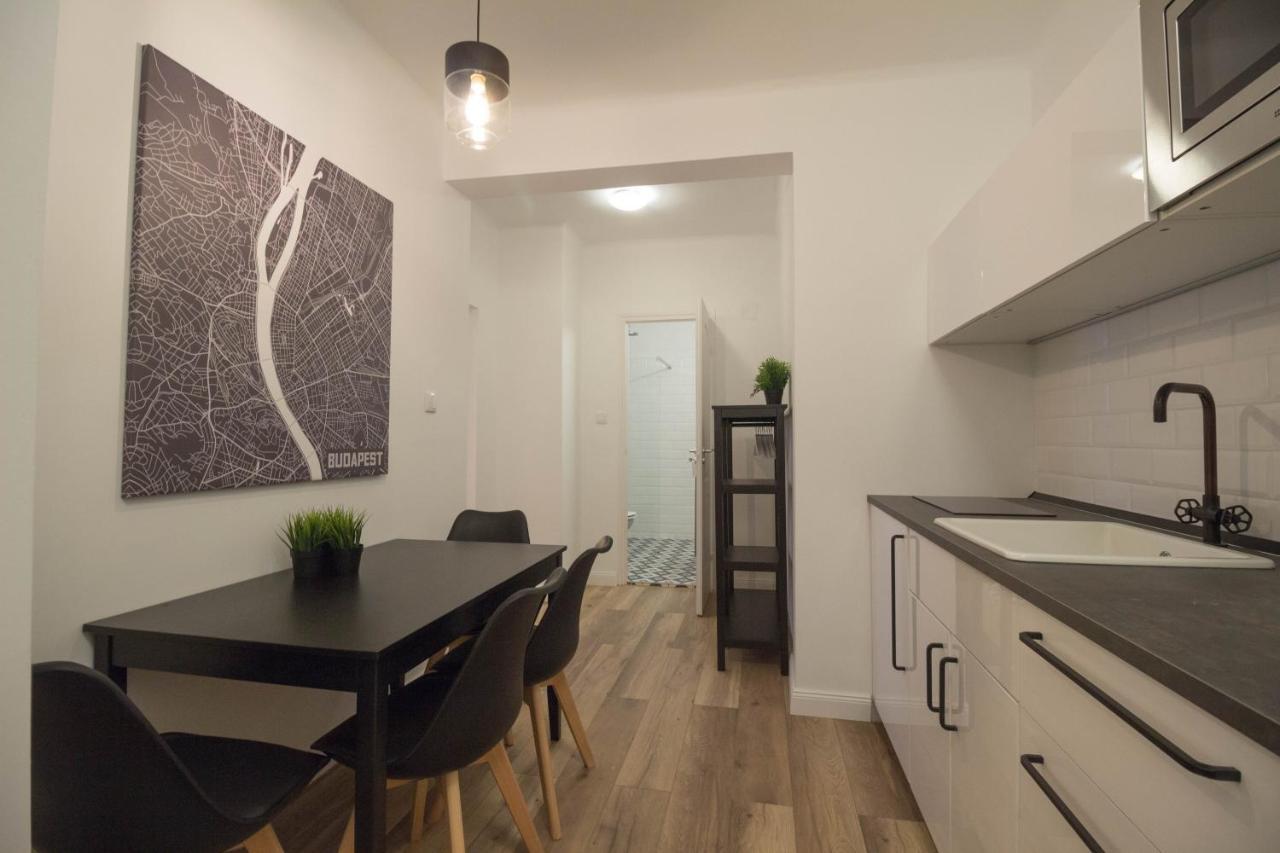 Standard Apartment By Hi5 - Madach Budapest Luaran gambar