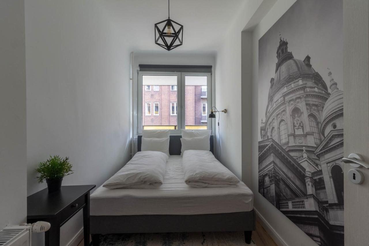Standard Apartment By Hi5 - Madach Budapest Luaran gambar