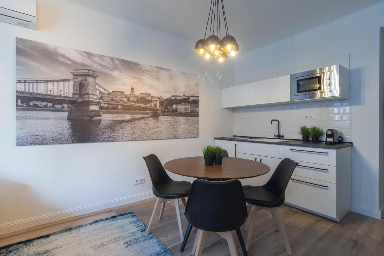 Standard Apartment By Hi5 - Madach Budapest Luaran gambar